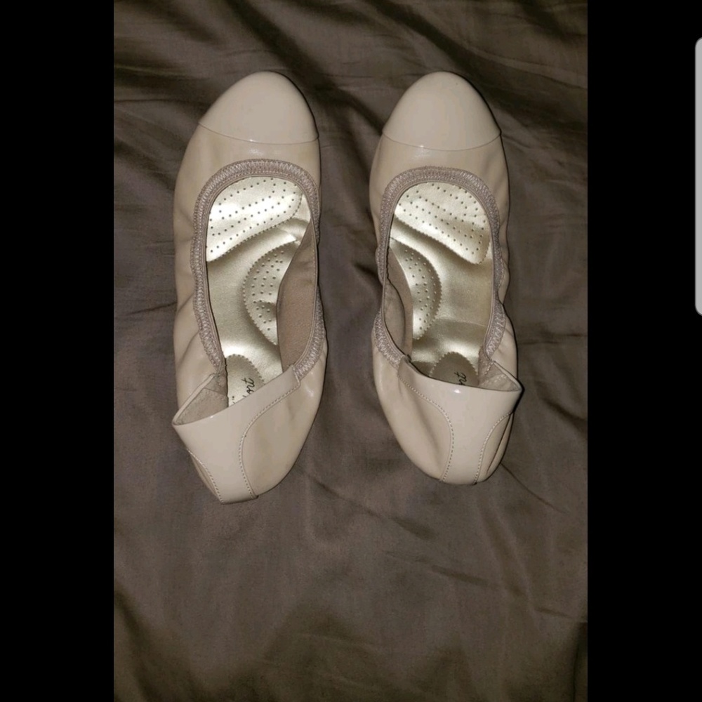 Size 10 Tan Flats